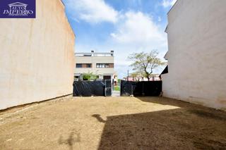 Residential Plot  Calle maria lejarraga. Parcela cerca del centro comercial nevada