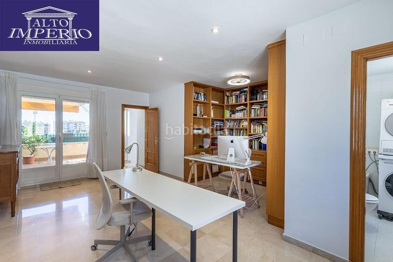 Foto 082972f3-33ec-4e13-96b6-4eecdc162861. Casa amb calefacció aparcament a Barrio de Zaidín Granada