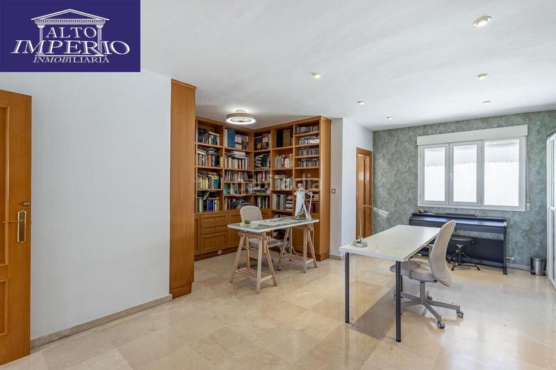 Foto 2c45e5c6-3357-4f7b-b8cb-74153dccc722. Casa amb calefacció aparcament a Barrio de Zaidín Granada