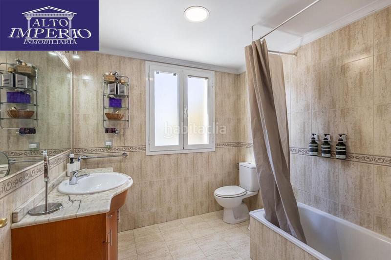 Foto 9bb553ae-333a-4f41-befc-741c4e5bc9a8. Casa amb calefacció aparcament a Barrio de Zaidín Granada