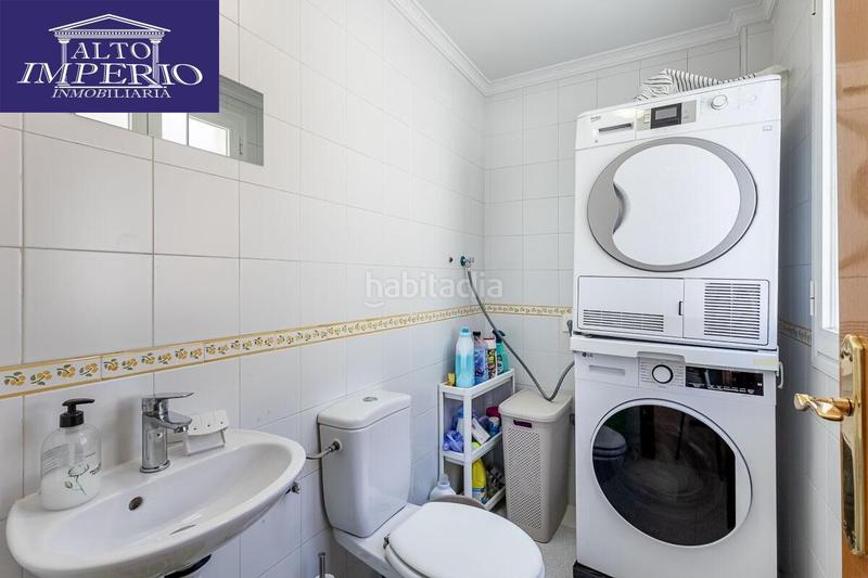 Foto f5bdb4e3-add5-4675-bac0-b44cf17dcf51. Casa amb calefacció aparcament a Barrio de Zaidín Granada