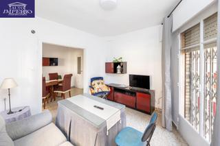 Appartement  Calle triana baja. Venta de piso de 4 dormitorios y 2 baños en granada zona centro