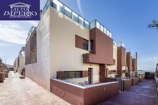 Casa adossada en Calle lince 8. Tu casa ideal en jun luz, calma y vida