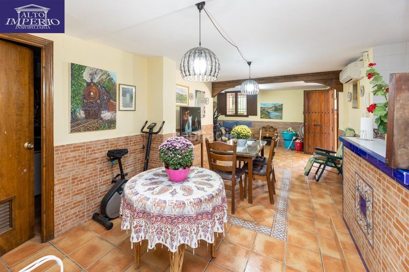 Foto f4e0625c-70a3-47ca-9937-b314e0c5705e. Casa adossada amb aparcament piscina a Peligros