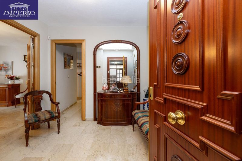 Foto a5c5e10c-bc8e-4fa0-a70a-fac97550e6a5. Pis amb aparcament a Pajaritos Granada