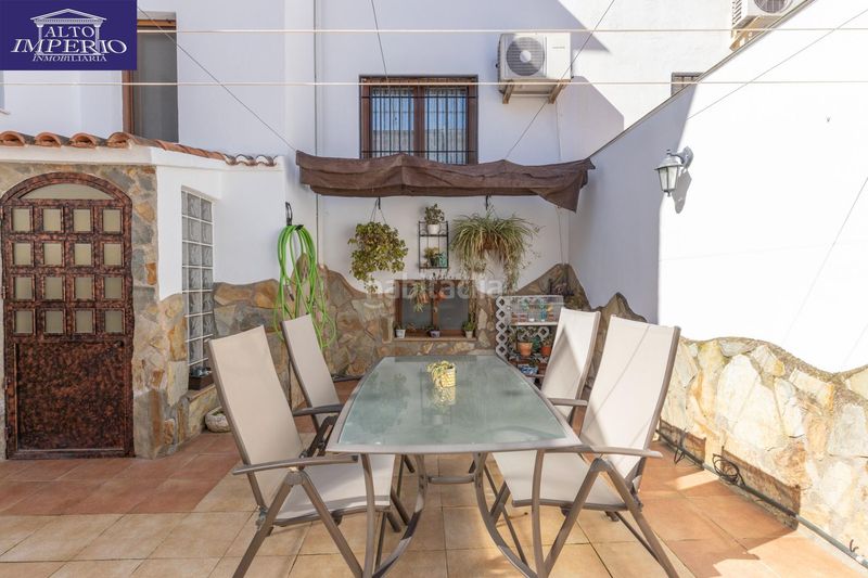 Foto b855e601-b050-49fb-b964-102e26f6e235. Casa adossada amb aparcament a Chauchina