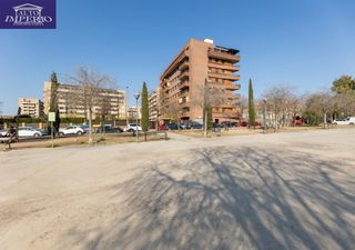 Pis  Calle calle mecina-bombarón. Espacioso piso en urbanización con jardines y piscina a un paso