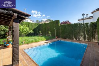 Chalet  Calle carmen martin gaite. Espectacular chalet independiente con parcela haciendo esquina e