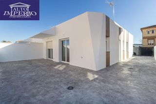 Casa adossada  Calle calle lópez. Exclusiva adosada en una sola planta en belicena. reciente const