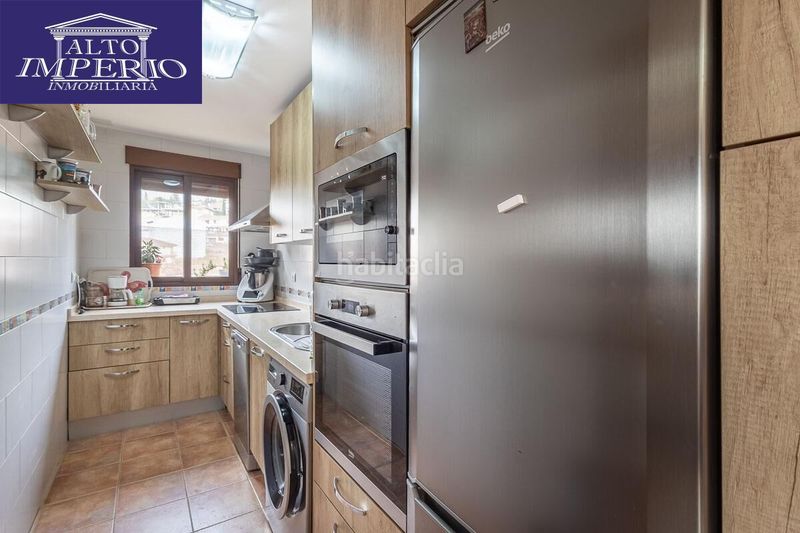 Foto 8732a0f0-a462-4343-91dd-196c1c608e46. Àtic amb aparcament a Barrio de la Vega Monachil