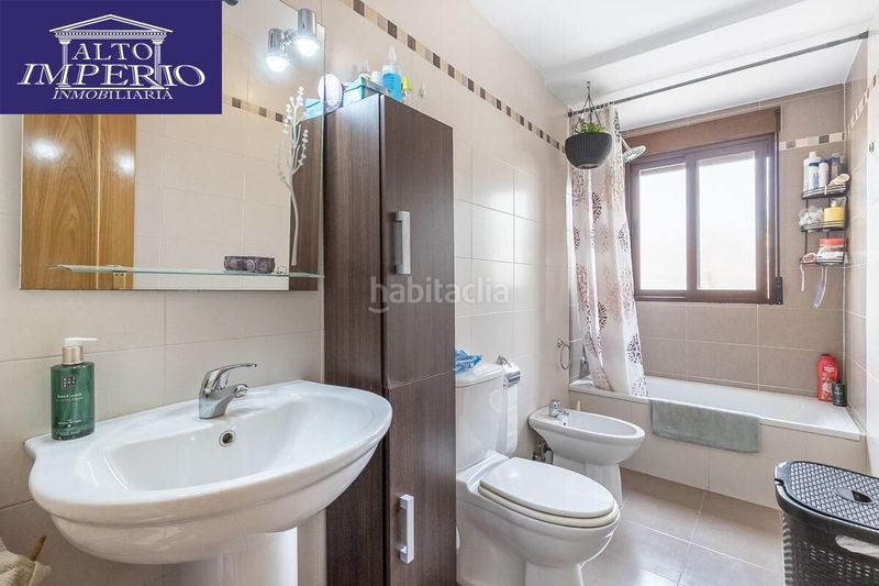 Foto cc67bf06-28a2-40ff-a377-1d722523dea7. Àtic amb aparcament a Barrio de la Vega Monachil