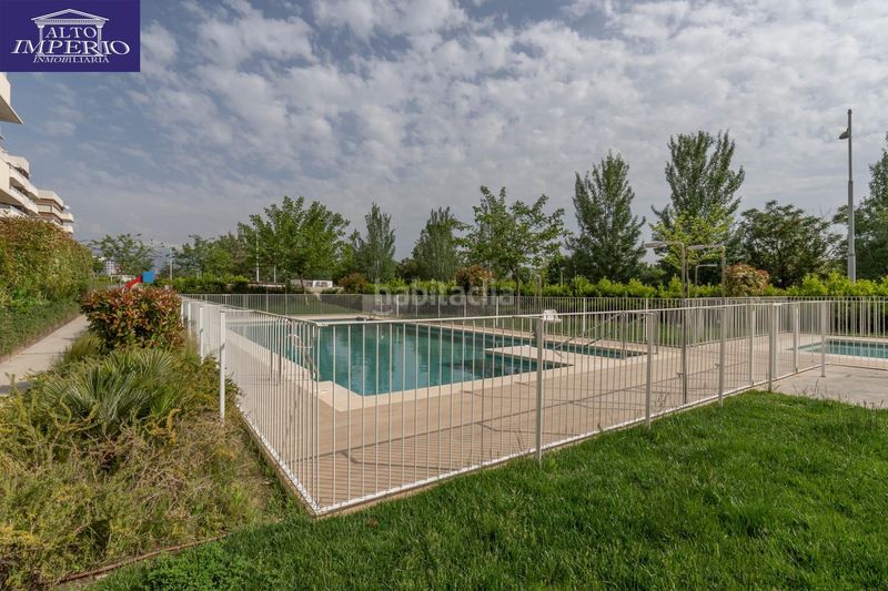 Foto d8315417-cdd5-4ac1-b70e-e2aa8835809b. Pis amb aparcament piscina a Rosaleda - Juventud Granada