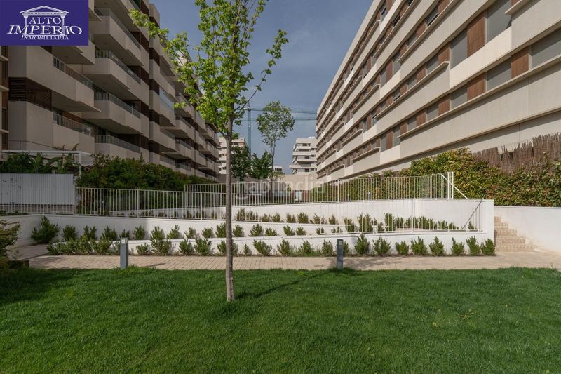 Foto db93c3c5-640c-44b1-9c72-586a68695b94. Pis amb aparcament piscina a Rosaleda - Juventud Granada