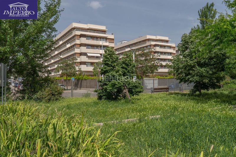 Foto ee1477b8-8f4b-403b-90f0-02b1e87983ea. Pis amb aparcament piscina a Rosaleda - Juventud Granada