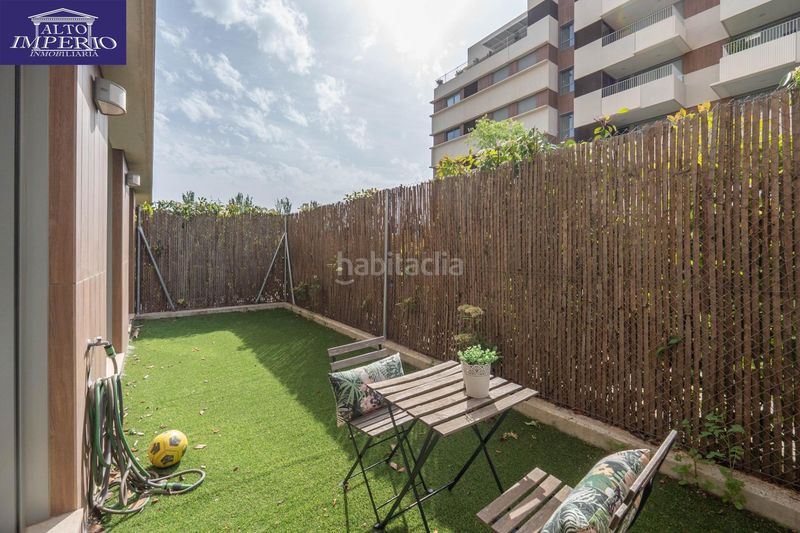 Foto f32cd8dd-8c21-4285-a3d3-c44885f2fe4b. Pis amb aparcament piscina a Rosaleda - Juventud Granada