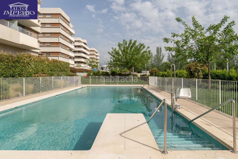 Foto f8c63370-1be5-482d-9e66-c4217935ba4a. Pis amb aparcament piscina a Rosaleda - Juventud Granada