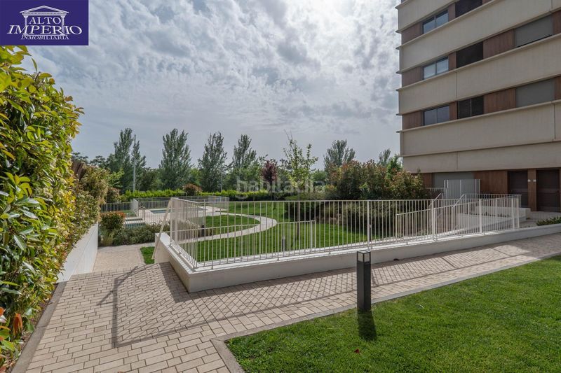 Foto fafa6759-1319-4e0b-bf0c-a0e7348a68dd. Pis amb aparcament piscina a Rosaleda - Juventud Granada