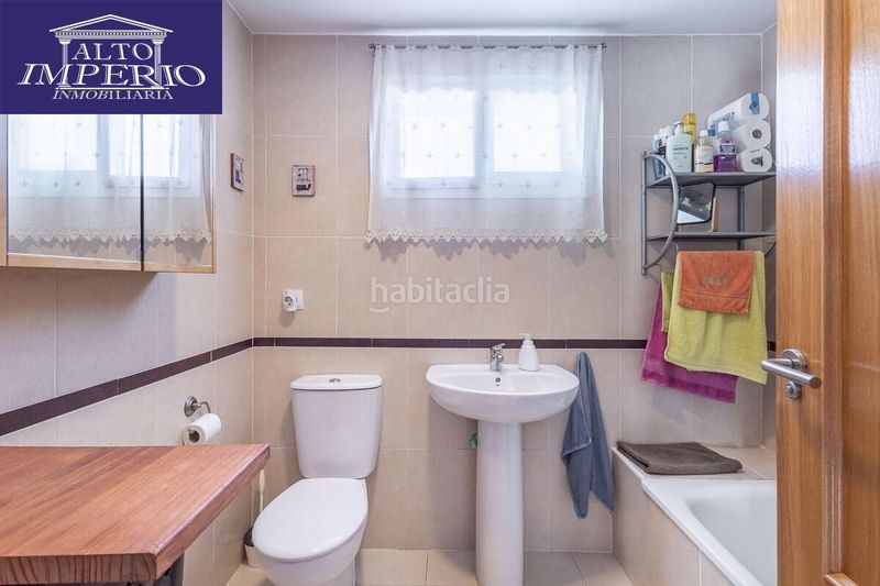 Foto c43d29c8-2ca5-4107-ac65-eb35081a2bc8. Àtic amb aparcament a Ogíjares