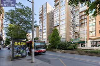 Rent Flat in Camino de Ronda. Piso luminoso para estudiantes en zona céntrica