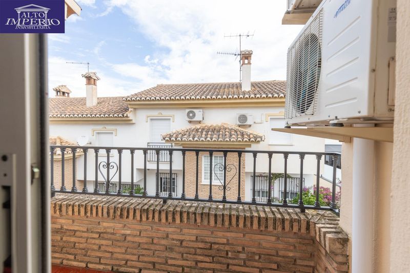 Foto 9c440e27-ef87-47b7-9d15-2b5f33bd06e0. Casa aparellada amb calefacció aparcament a Cájar