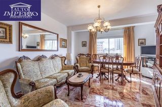 Flat in Avenida de madrid 20. Piso señorial de 182 m2 en avenida madrid amplitud, luz y posibi