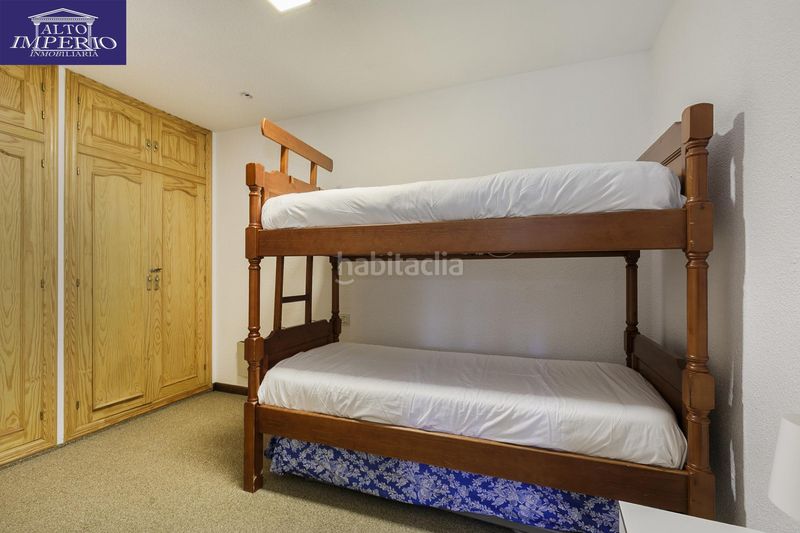 Foto ed8010d5-b5a8-41b1-9309-939c8952aa08. Dúplex amb aparcament a Zona alta Sierra Nevada