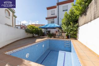 Casa aparellada  Calle de fátima. Estupenda casa pareada con piscina en híjar