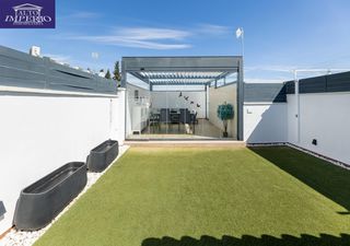 Appartement à Estac tranvias 1. Ático con pergola bioclimatica junto al metro