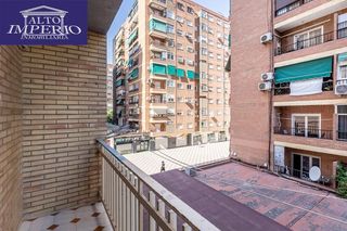 Pis a Barrio de Zaidín. Piso de 3 dormitorios con terraza en plena zona fontiveros