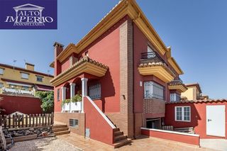 Casa bifamiliare  Carretera de la malaha. Chalet pareado en alhendín espacio, luz y una zona exterior que