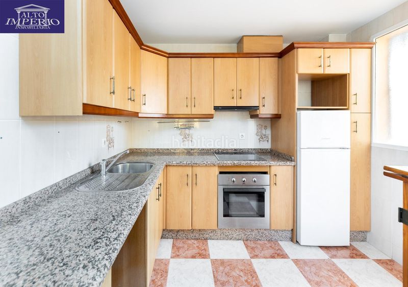 Foto acc5f7eb-ca64-40e9-bd19-70c829906909. Planta baixa amb aparcament a Poniente Armilla