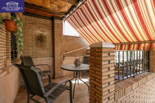 Doppelhaus  Dr marañon. Chalet accesible de gran amplitud, con jardín privado, garaje y
