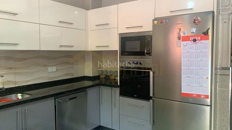 Foto 1ce3c6fc-db99-4c96-be78-9940e3c00bdd. Casa adossada a La Plata Sevilla