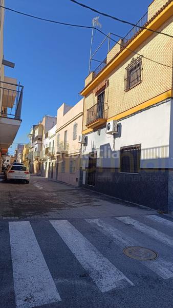 Foto ed1cba17-8637-4848-a70e-78e5c7fbb8f3. Casa adossada a La Plata Sevilla