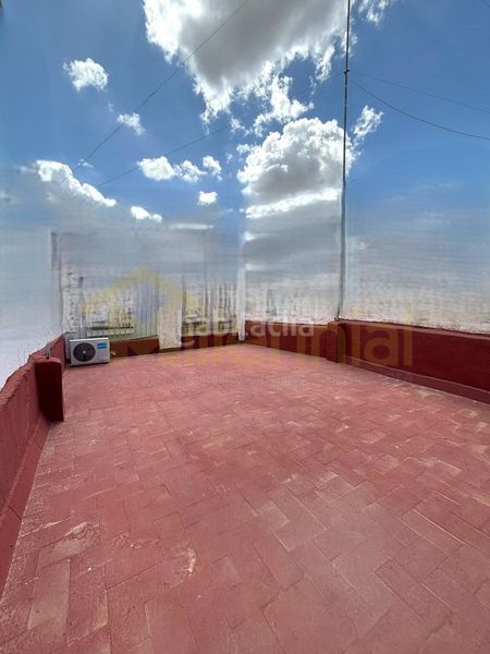 Foto 130a413a-0b1f-4716-83bb-65b4f38e8d99. Casa adossada a La Plata Sevilla