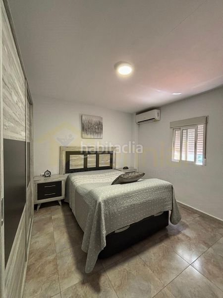 Foto b8756a5e-074d-4c46-aaa6-88ea643952a0. Casa adossada a La Plata Sevilla