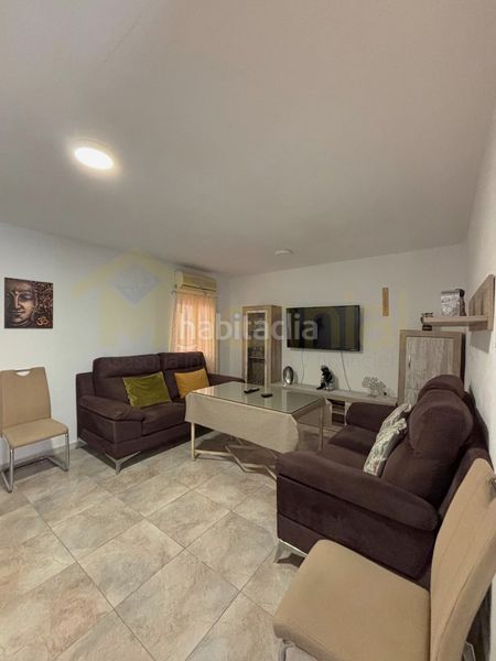 Foto d35ae3d2-edbe-470f-9255-455eebd9fd7a. Casa adossada a La Plata Sevilla