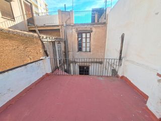 Haus  Carrer d'enmig. Casa en la calle enmedio de castellon