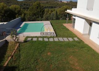 Xalet en Borriol. Villa estilo moderno en la coma