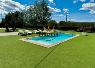Masia a Useres (les). Gran villa en plena naturaleza