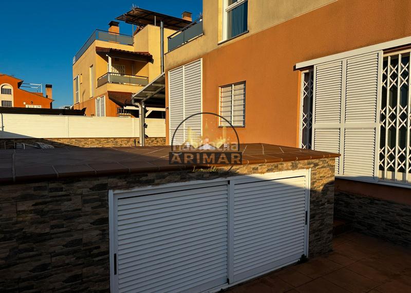 Foto f2e66a33-370d-49cc-8ff7-3b5ea2c5ac1e. Casa pareada  cerca del mar en Playa Burriana