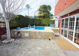 Chalet in Montornés-Las Palmas-El Refugio. Fantastica villa en montornes