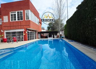 Chalet in Montornés-Las Palmas-El Refugio. Fantastica villa en montornes