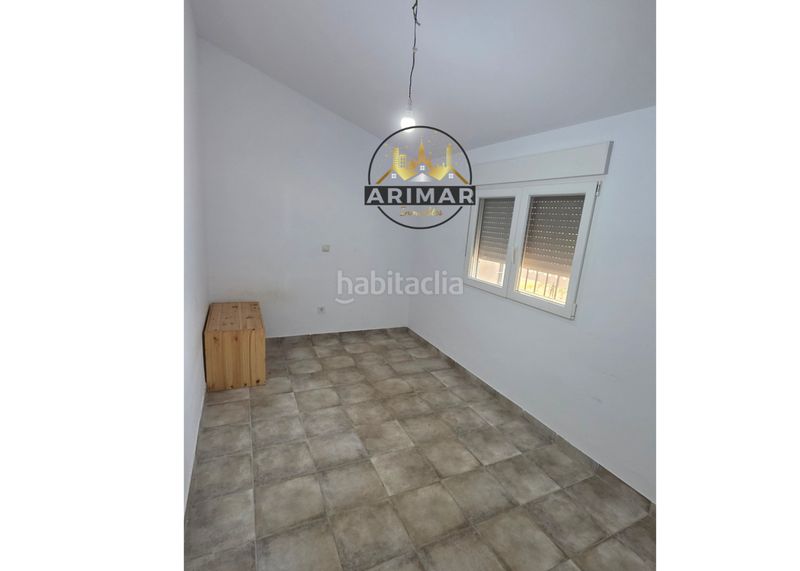 Foto 4b88d7df-f295-4a3f-b548-a1dbf2723012. Masia amb xemeneia aparcament a Useres (les)