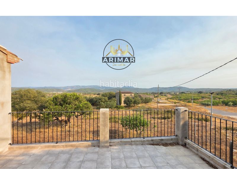 Foto f9c736ba-7670-4846-9700-714176c855c5. Masia amb xemeneia aparcament a Useres (les)