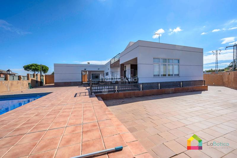 Foto b8ab01f6-b3ca-4ecb-afa7-b721bc2ba424. Chalet with parking pool in Carranque