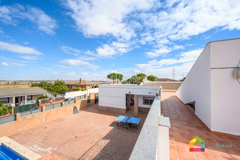 Foto e488558d-696d-4c40-86de-bdb868f2489b. Chalet with parking pool in Carranque