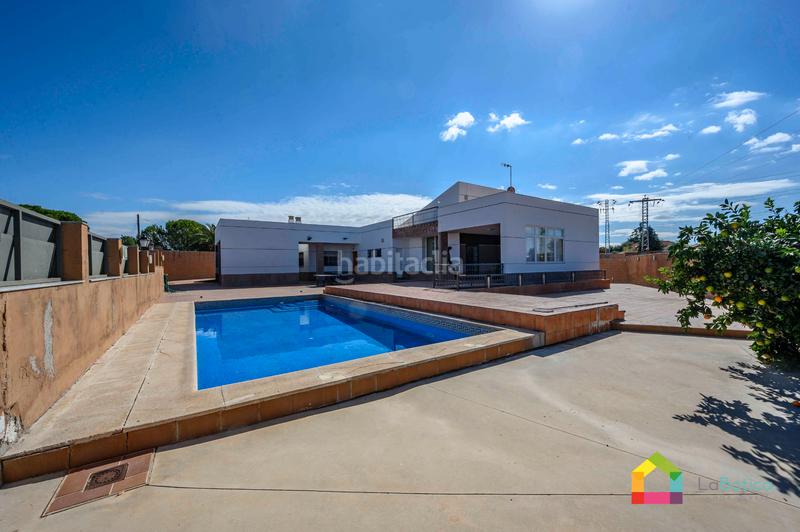 Foto 14fbe5da-6c19-406b-aff5-1fca97ff425a. Chalet avec parking piscine dans Carranque