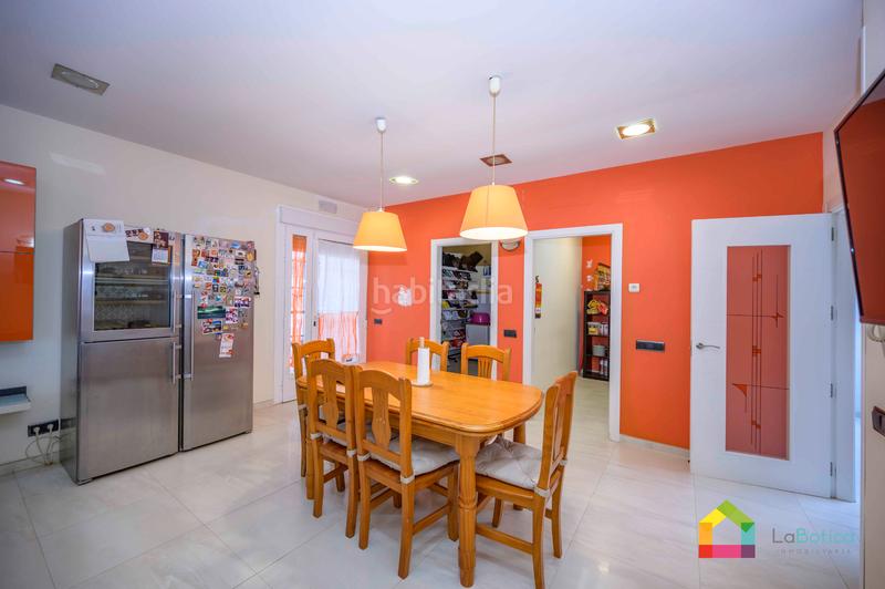 Foto 2f8709e9-ee69-42f7-8c2a-9b8a6705a1a9. Chalet avec parking piscine dans Carranque