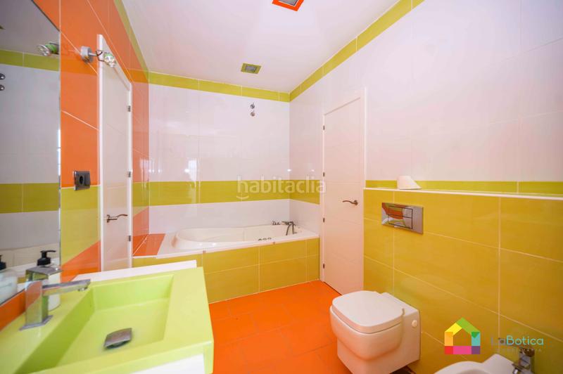 Foto b6c1acaa-77b4-4d17-a979-9d8cba667ce9. Chalet avec parking piscine dans Carranque